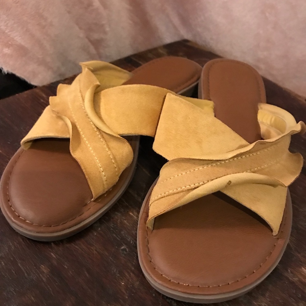 Cute ruffle sandals